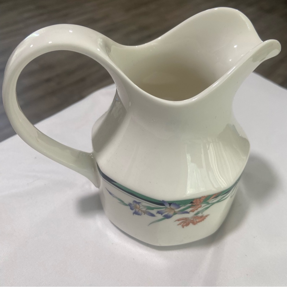 Royal Doulton Juno 1988 Fine China Floral print Creamer